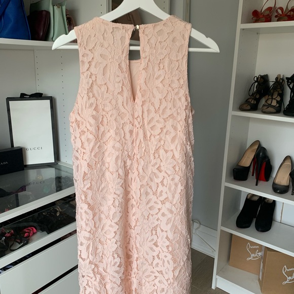 Pink lace dress - Picture 3 of 4